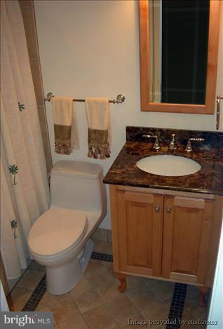 9111 Kirkdale Road Bethesda, MD 20817 - Photo 6 of 30 Bath