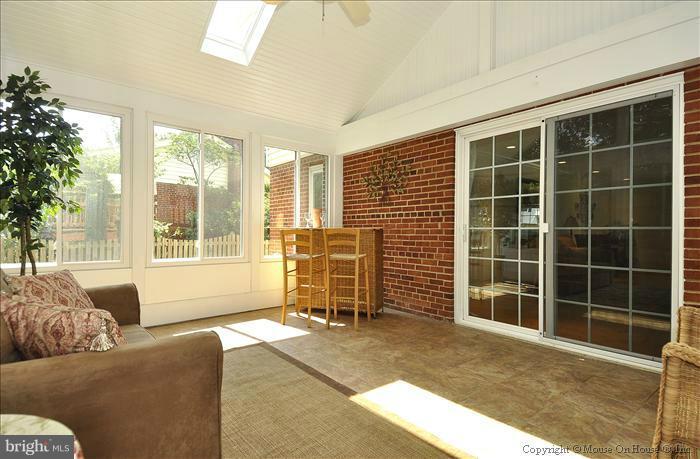 9111 Kirkdale Road Bethesda, MD 20817 - Photo 7 of 30 Interior (General)