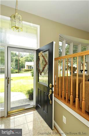 9111 Kirkdale Road Bethesda, MD 20817 - Photo 9 of 30 Interior (General)