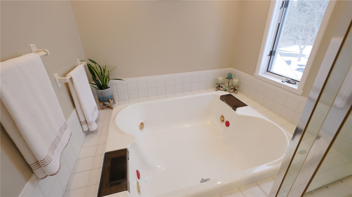 362 Webster Road Webster, NY 14580 - Photo 26 of 46 Oversize jetted tub with dual waterfalls in the Pr