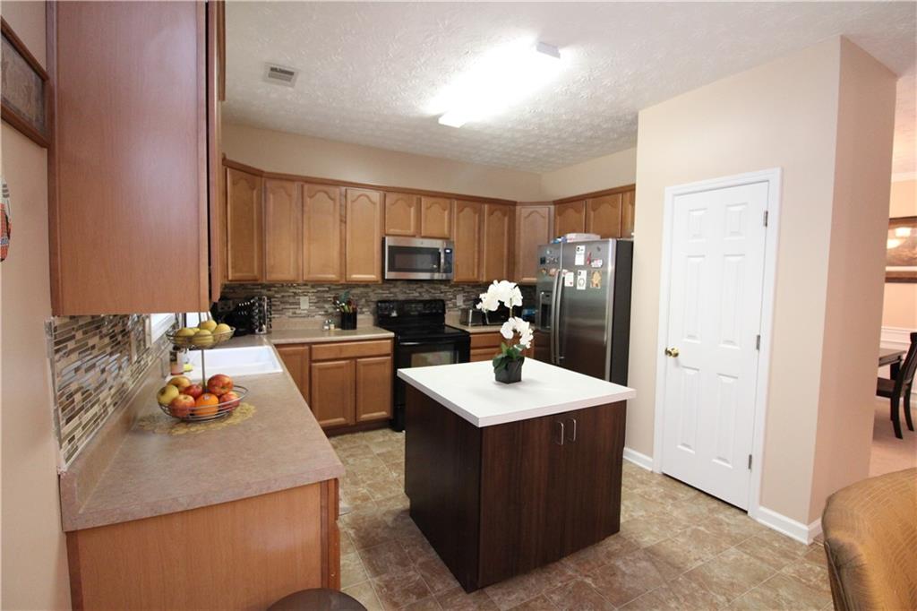 2402 Bancroft Way Buford, GA 30519 - Photo 12 of 36