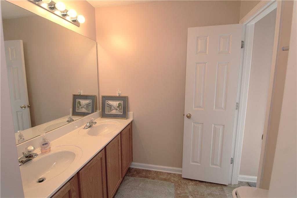 2402 Bancroft Way Buford, GA 30519 - Photo 33 of 36