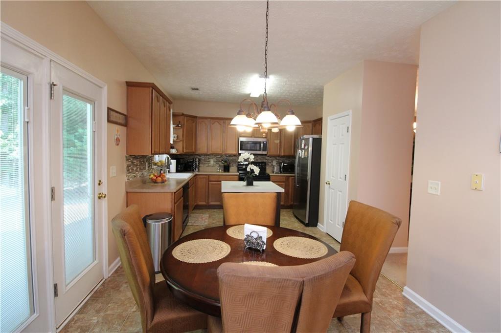 2402 Bancroft Way Buford, GA 30519 - Photo 10 of 36