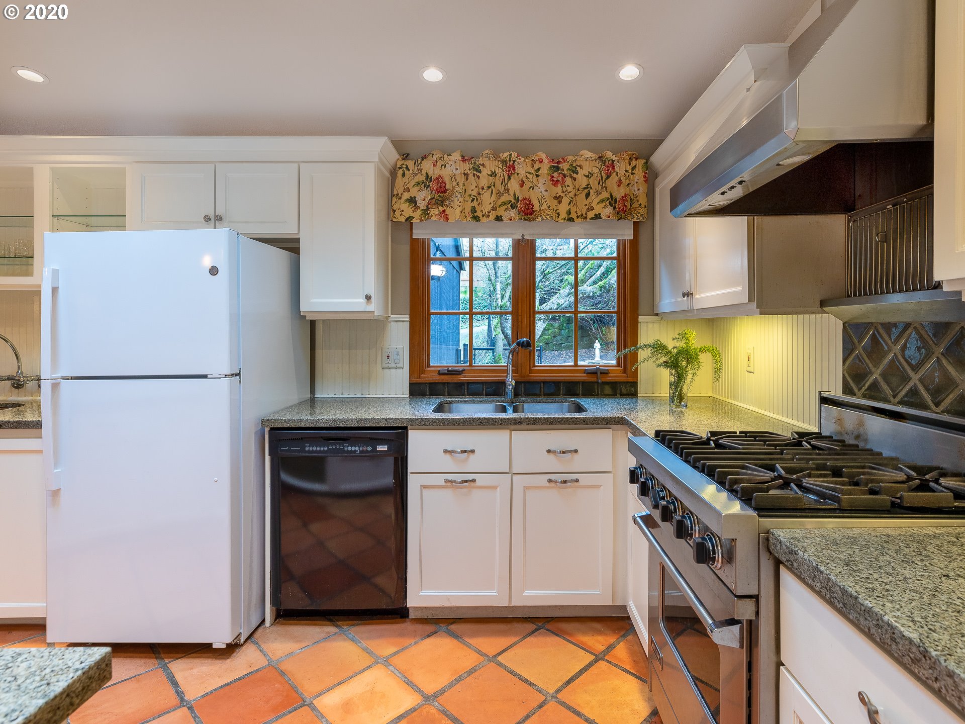5814 Southwest Multnomah Boulevard Portland, OR 97219 - Photo 14 of 29 Gallery Image 14