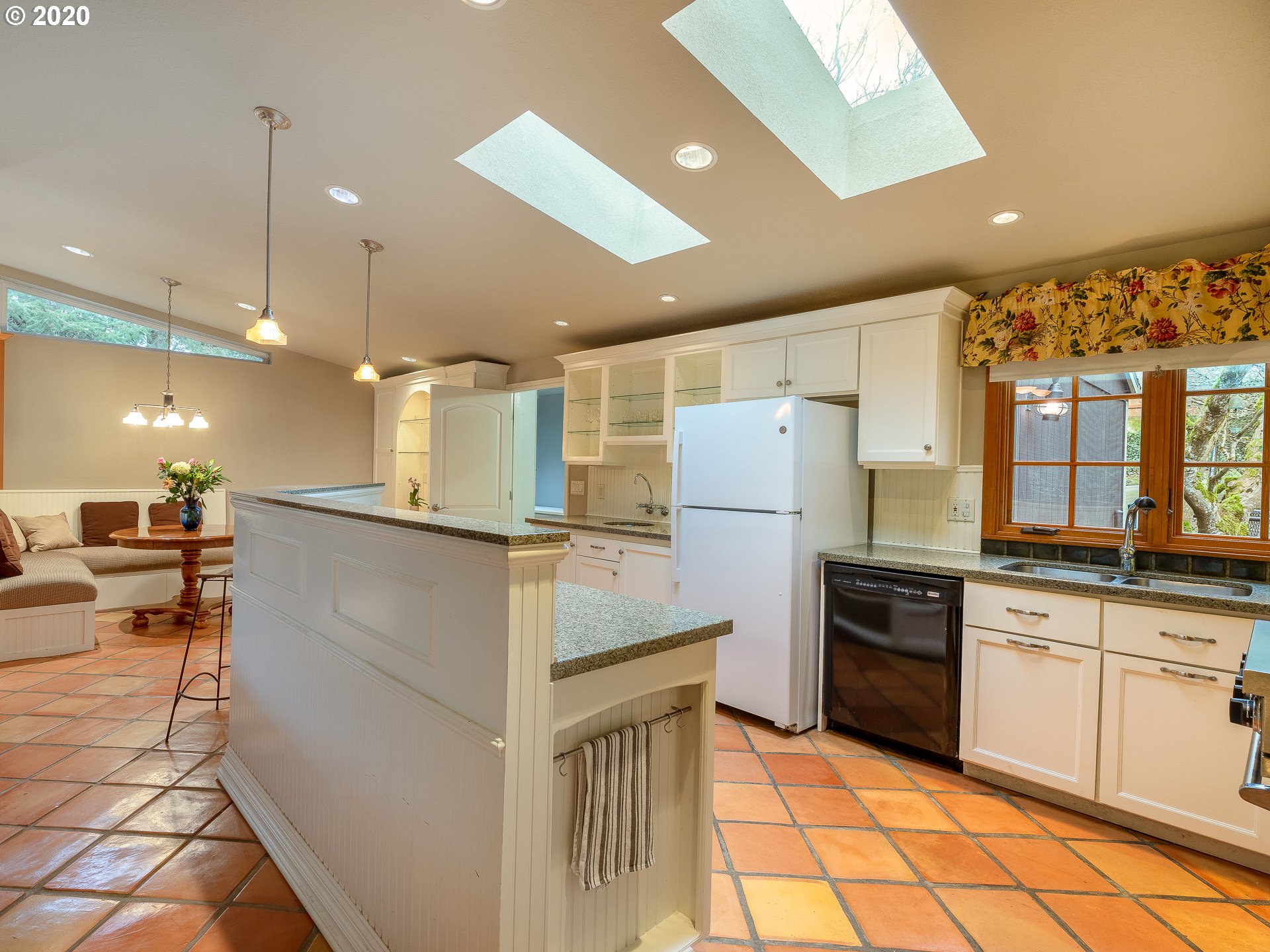 5814 Southwest Multnomah Boulevard Portland, OR 97219 - Photo 10 of 29 Gallery Image 10
