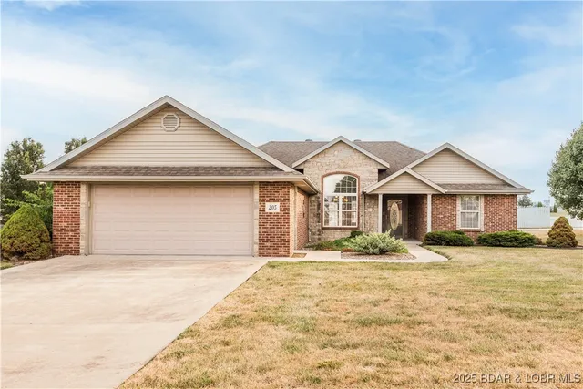 $325,000 | 205 Venus Street, Holts Summit, MO 65043