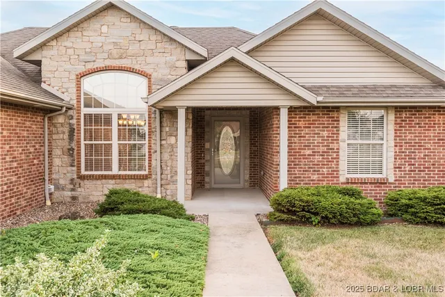 $325,000 | 205 Venus Street, Holts Summit, MO 65043