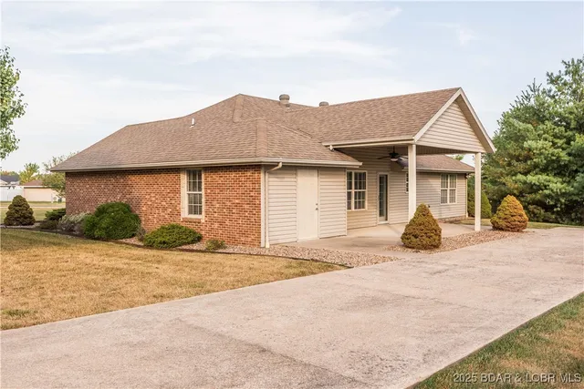 $325,000 | 205 Venus Street, Holts Summit, MO 65043