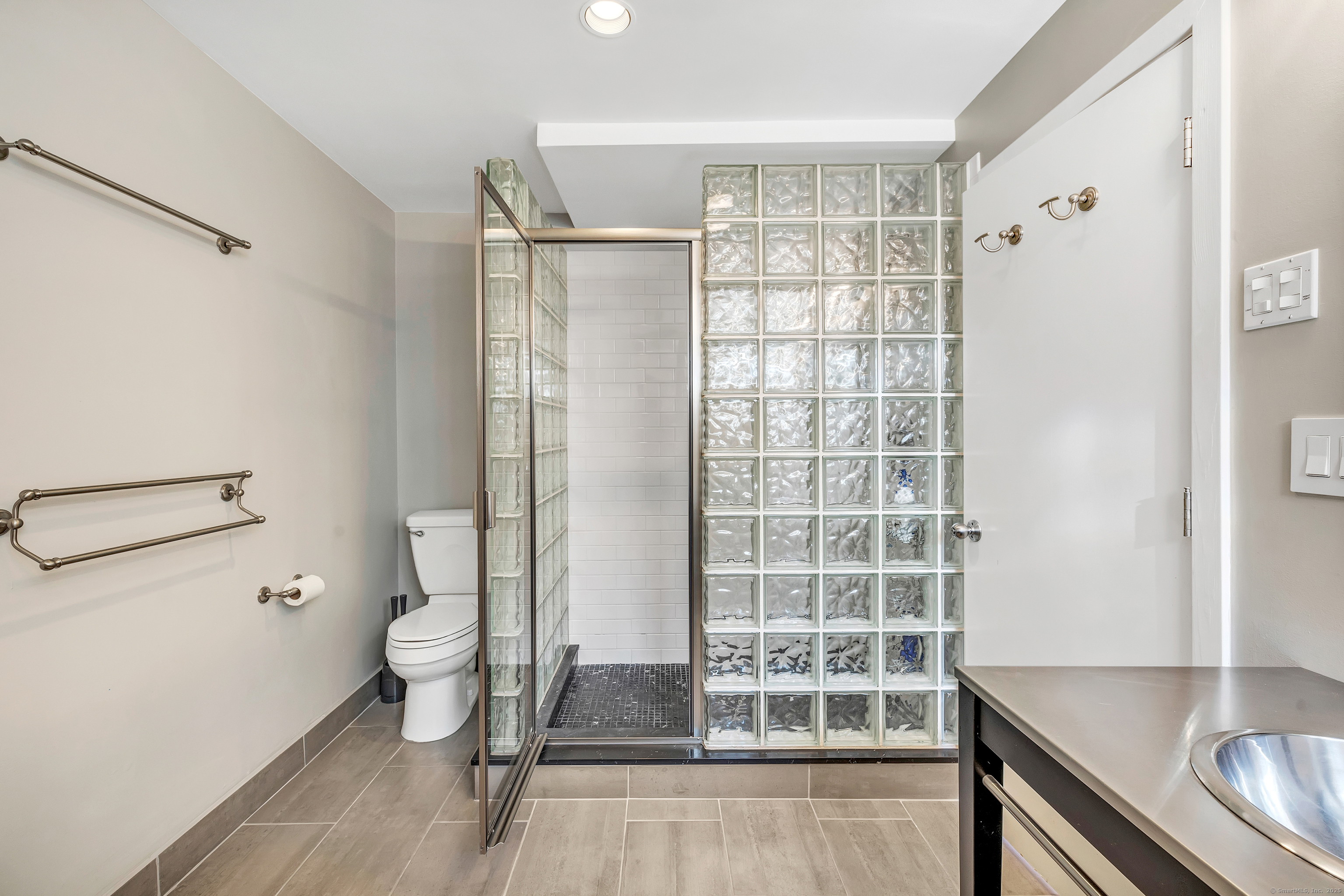 26 Cove Avenue, Unit 2D Norwalk, CT 06855 - Photo 19 of 33