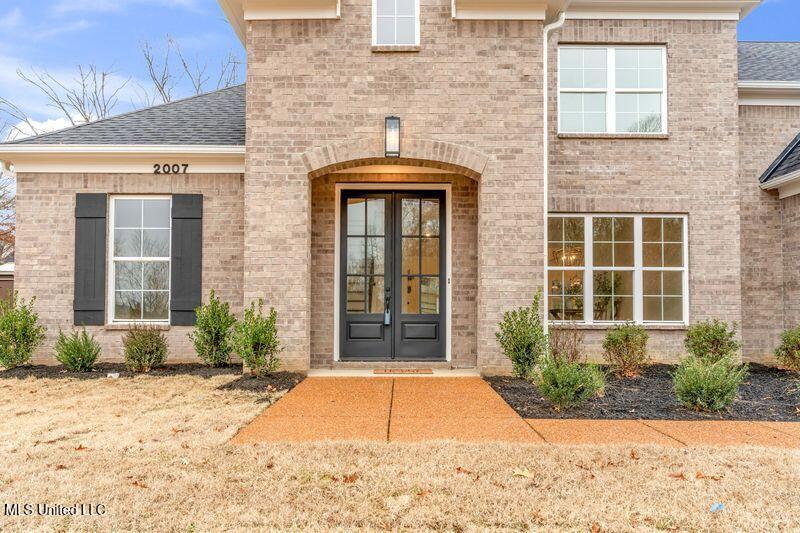 2007 College Road Southaven, MS 38672 - Photo 4 of 36 double doors