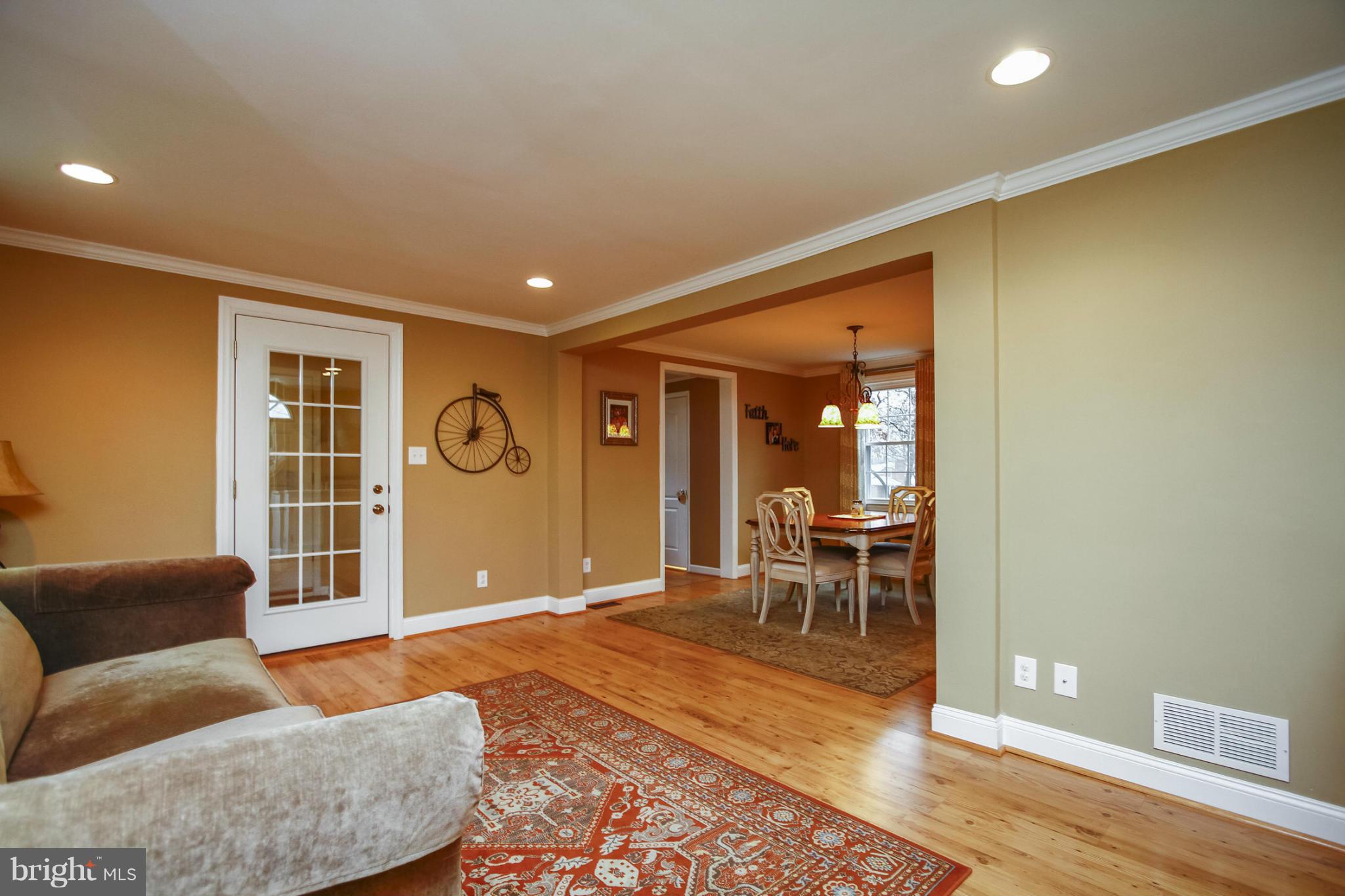 929 Litchfield Road Baltimore, MD 21239 - Photo 8 of 29 a living room with furniture and a window