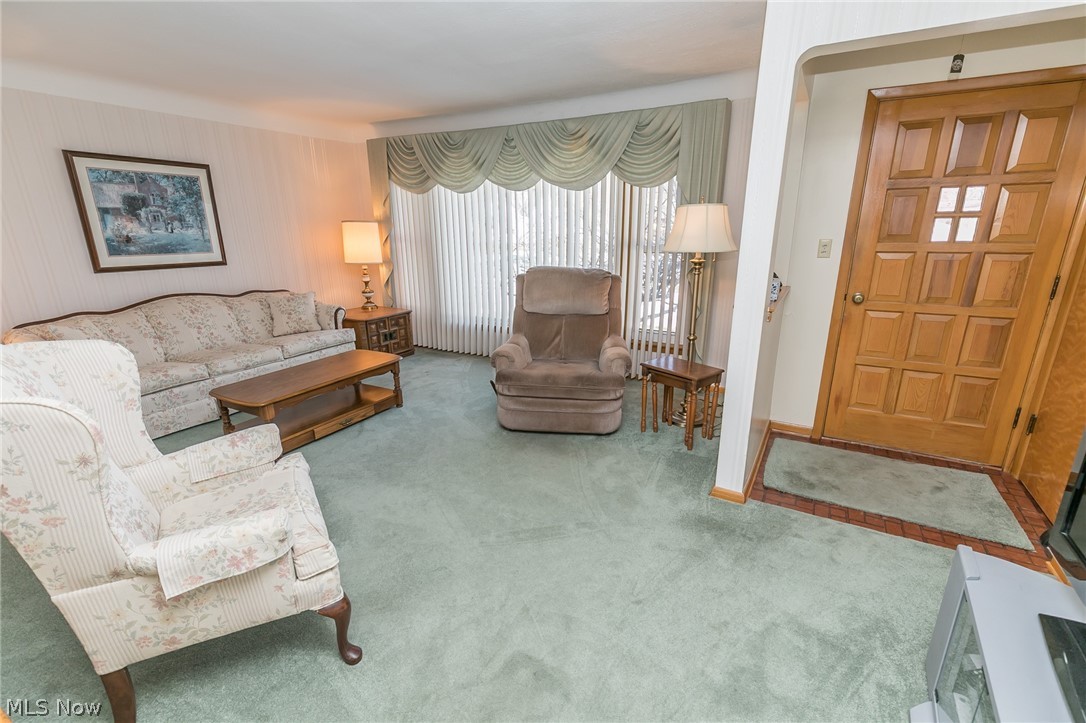 1402 Sunview Road Lyndhurst, OH 44124 - Photo 4 of 35