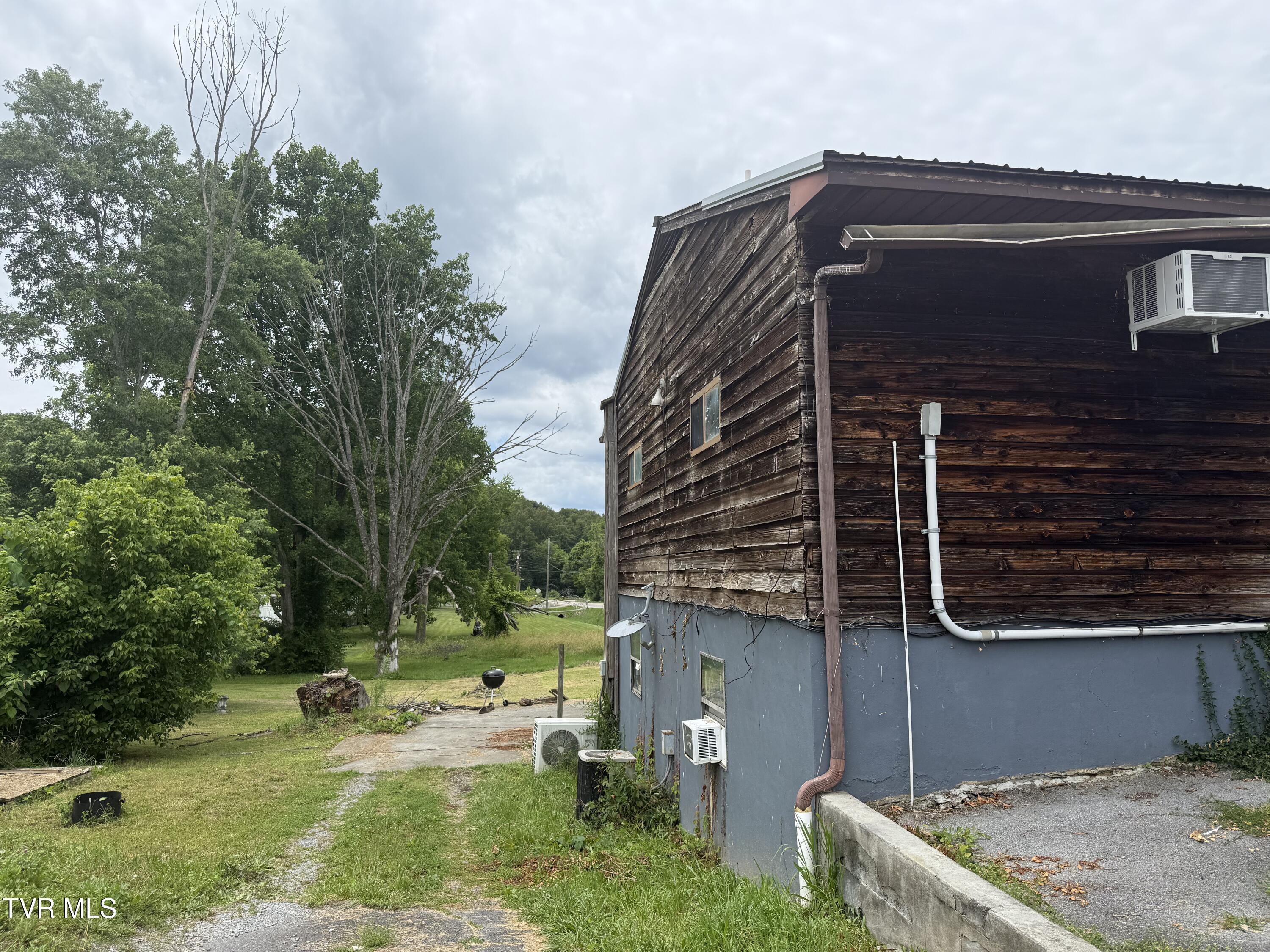 2783 Island Road Blountville, TN 37617 - Photo 2 of 12 IMG_0465