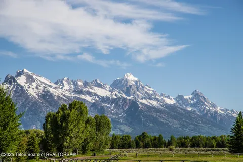 $2,850,000 | 175 Sylvia Drive, Jackson, WY 83001