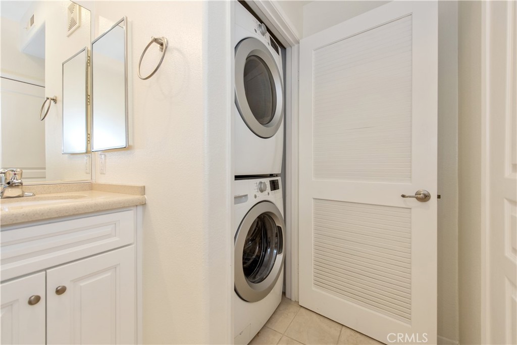 3261 Watermarke Place Irvine, CA 92612 - Photo 13 of 31 a utility room with dryer and washer