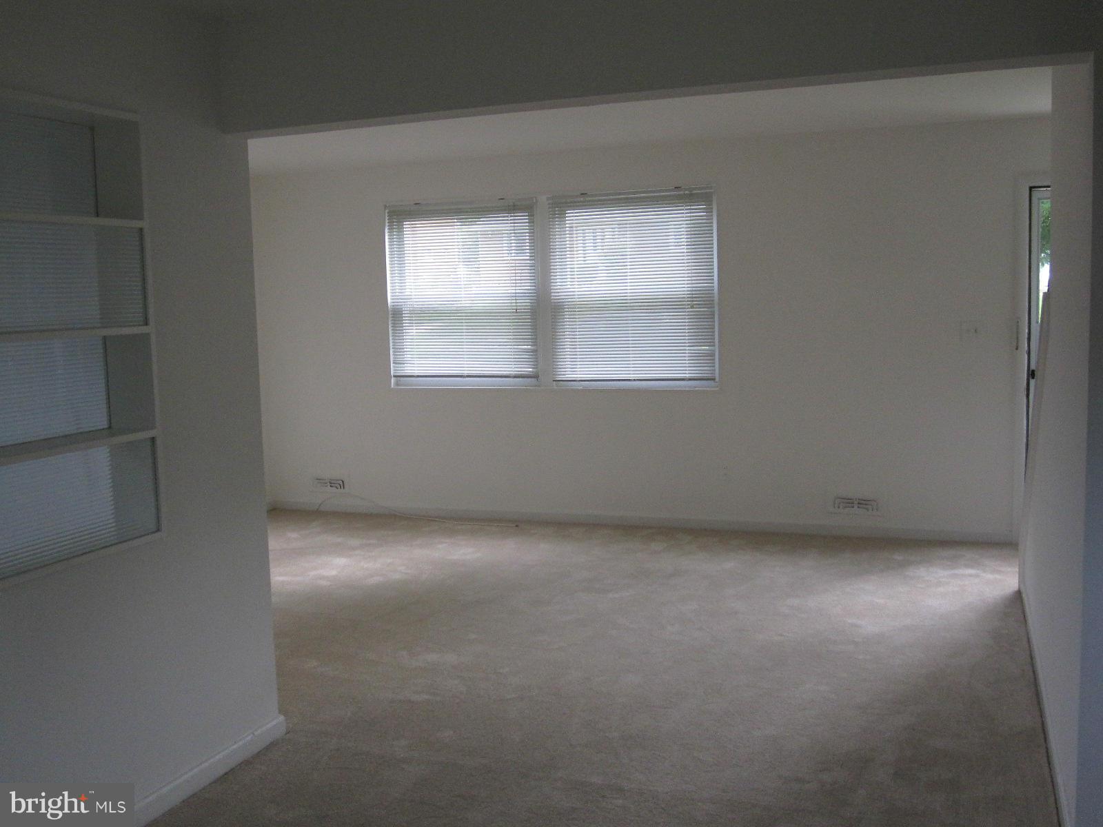 12802 Crisfield Road Silver Spring, MD 20906 - Photo 4 of 16 Living Room