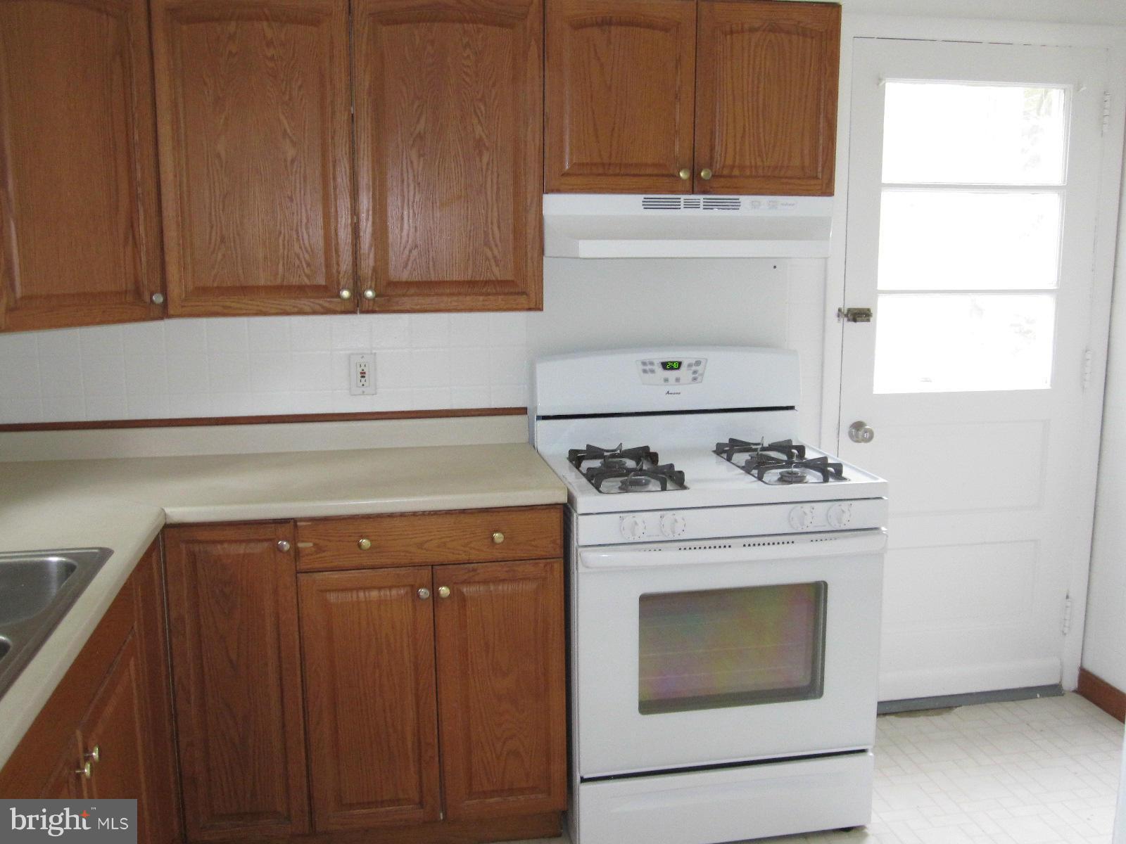 12802 Crisfield Road Silver Spring, MD 20906 - Photo 8 of 16 Kitchen