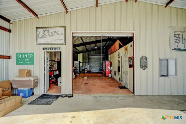 $990,000 | 1940 County Road 335, Shiner, TX 77984