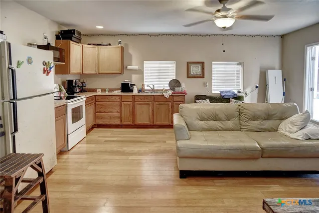 $990,000 | 1940 County Road 335, Shiner, TX 77984