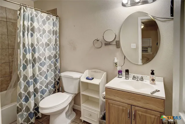 $990,000 | 1940 County Road 335, Shiner, TX 77984