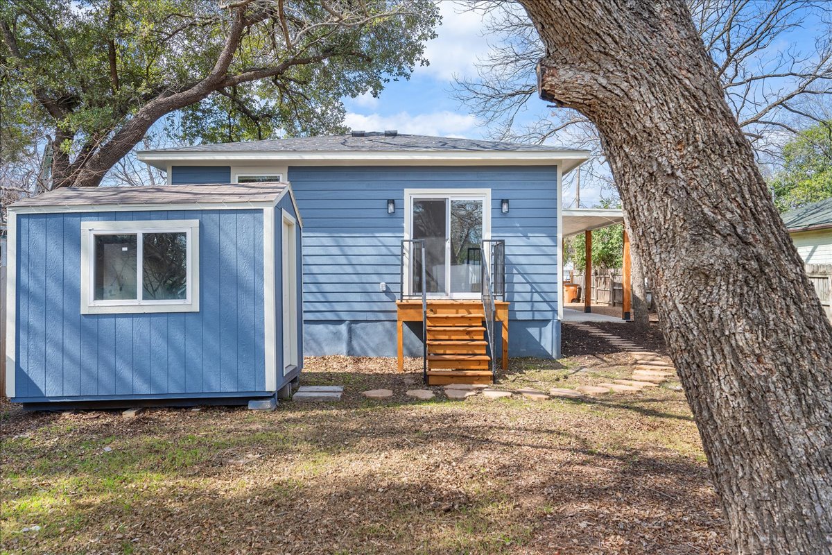1149 Ebert Avenue, Unit D Austin, TX 78721 - Photo 31 of 34 Back of property featuring a storage shed