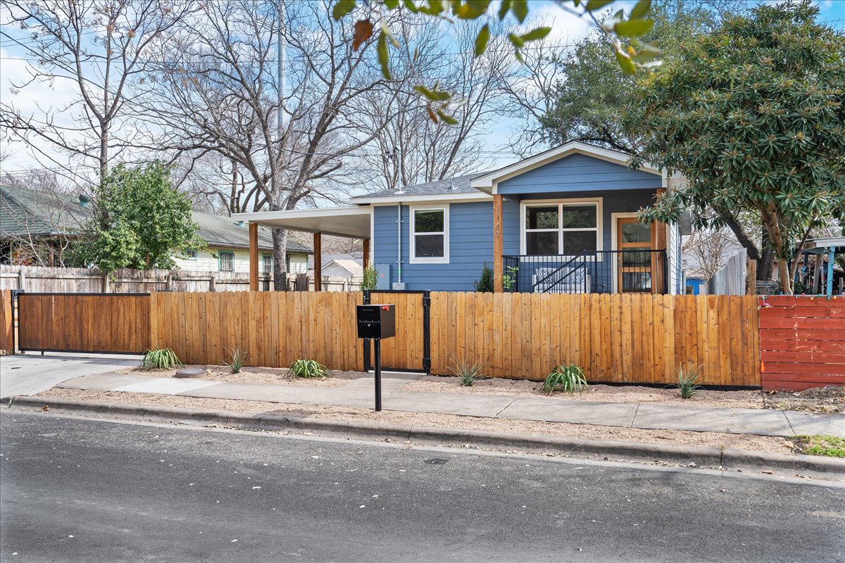 1149 Ebert Avenue, Unit D Austin, TX 78721 - Photo 5 of 34 View of front of home with a fenced front yard and a gate