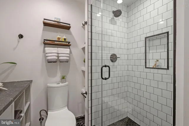 a close up view of a washer and dryer