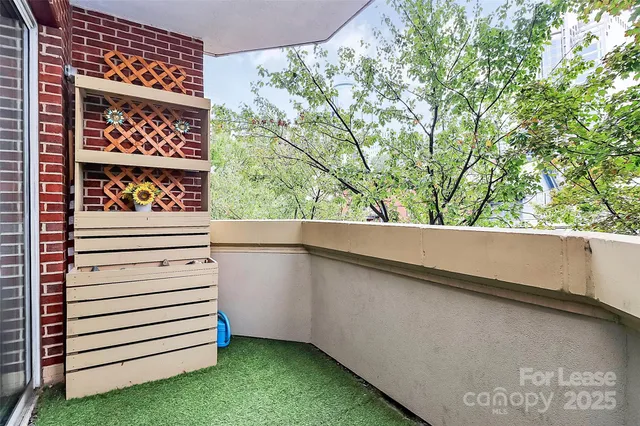 $2,300 | 300 West 5th Street, Unit 315, Charlotte, NC 28202