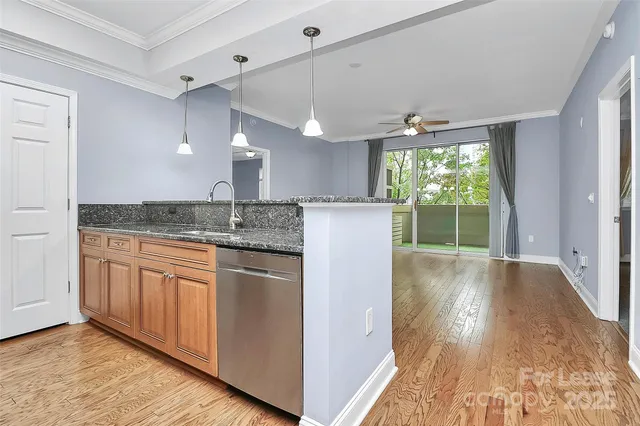 $2,300 | 300 West 5th Street, Unit 315, Charlotte, NC 28202