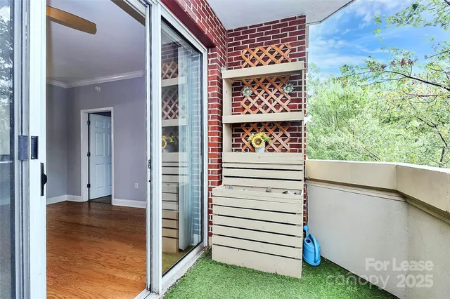 $2,300 | 300 West 5th Street, Unit 315, Charlotte, NC 28202