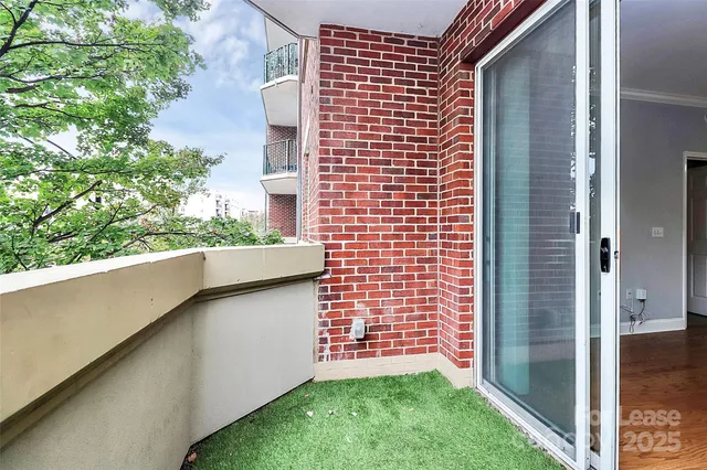 $2,300 | 300 West 5th Street, Unit 315, Charlotte, NC 28202