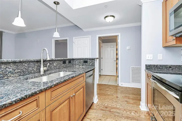 $2,300 | 300 West 5th Street, Unit 315, Charlotte, NC 28202