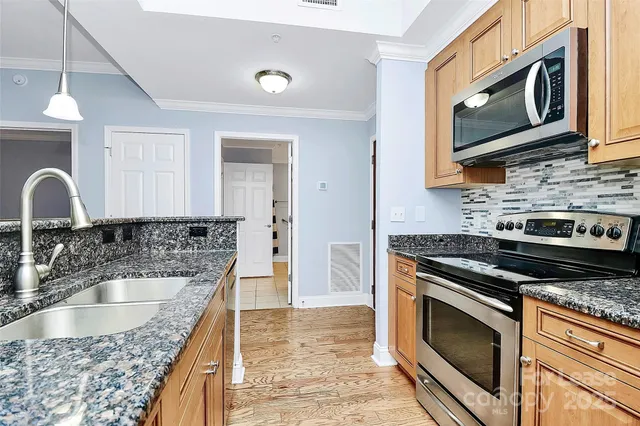 $2,300 | 300 West 5th Street, Unit 315, Charlotte, NC 28202