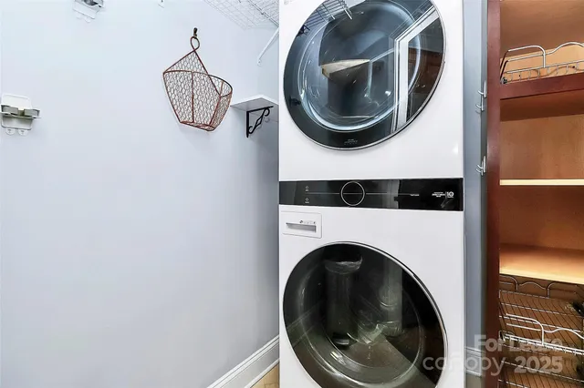 $2,300 | 300 West 5th Street, Unit 315, Charlotte, NC 28202