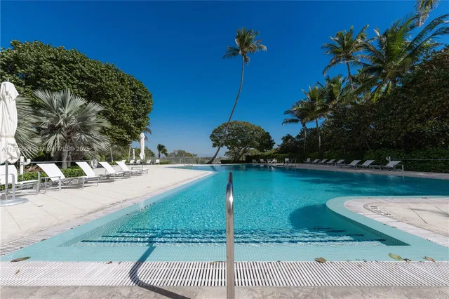 $989,000 | 200 Ocean Ln Drive, Unit 703, Key Biscayne, FL 33149