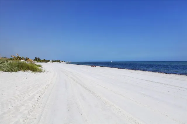 $989,000 | 200 Ocean Ln Drive, Unit 703, Key Biscayne, FL 33149