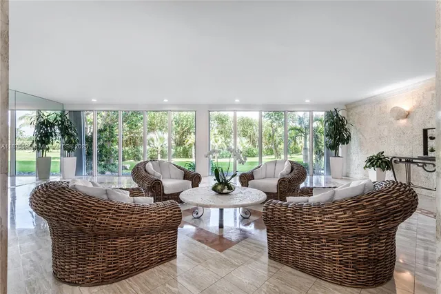 $989,000 | 200 Ocean Ln Drive, Unit 703, Key Biscayne, FL 33149