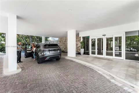 $989,000 | 200 Ocean Ln Drive, Unit 703, Key Biscayne, FL 33149