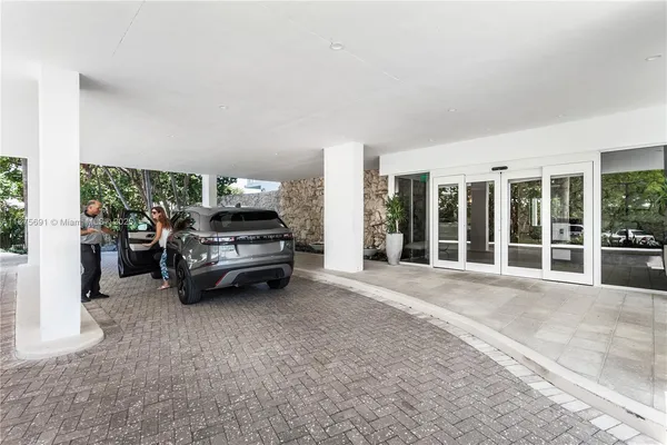 $989,000 | 200 Ocean Ln Drive, Unit 703, Key Biscayne, FL 33149