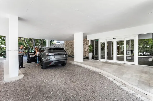 $989,000 | 200 Ocean Ln Drive, Unit 703, Key Biscayne, FL 33149