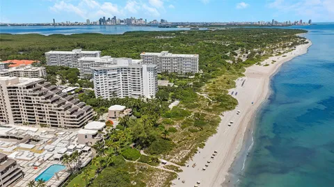 $989,000 | 200 Ocean Ln Drive, Unit 703, Key Biscayne, FL 33149