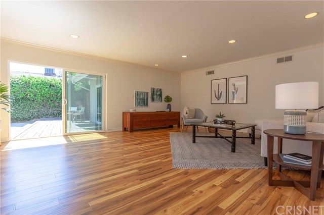 17040 Countess Place Encino, CA 91436 - Photo 5 of 18