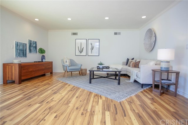 17040 Countess Place Encino, CA 91436 - Photo 6 of 18