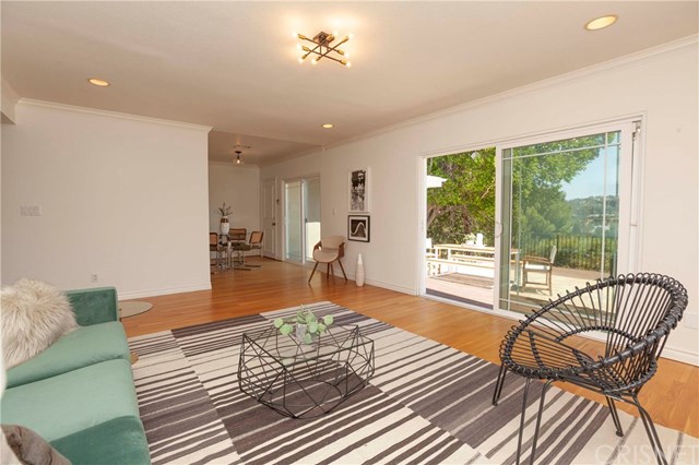 17040 Countess Place Encino, CA 91436 - Photo 8 of 18