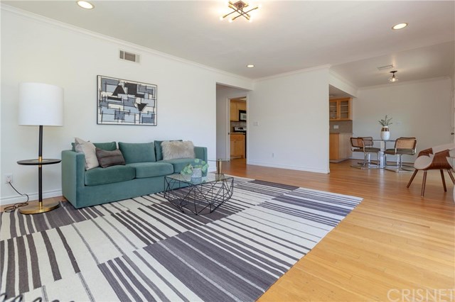 17040 Countess Place Encino, CA 91436 - Photo 9 of 18