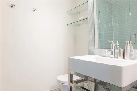 $674,500 | 1 Country Lake Drive, Carrollton, TX 75006