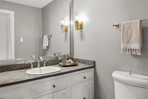 $674,500 | 1 Country Lake Drive, Carrollton, TX 75006