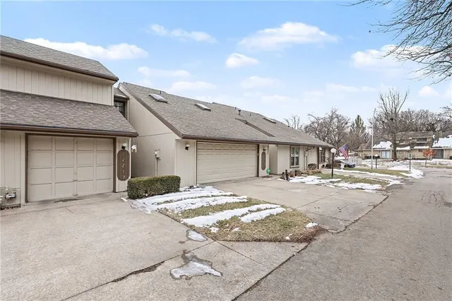 $190,000 | 12213 Holmes Lane, Kansas City, MO 64146