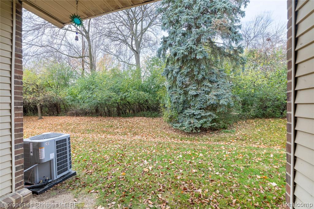 6600 Ridgefield Circle West Bloomfield, MI 48322 - Photo 13 of 22