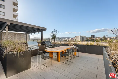 $1,480,000 | 10777 Wilshire Boulevard, Unit 201, Los Angeles, CA 90024